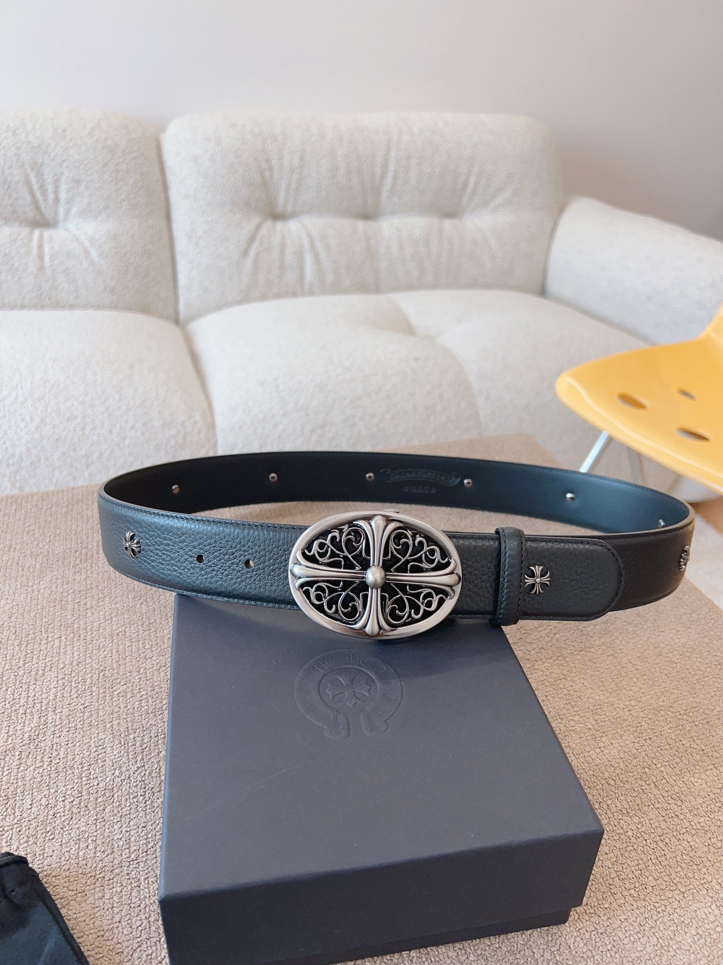 255RA15PDE Stylish  High quality belt With full package