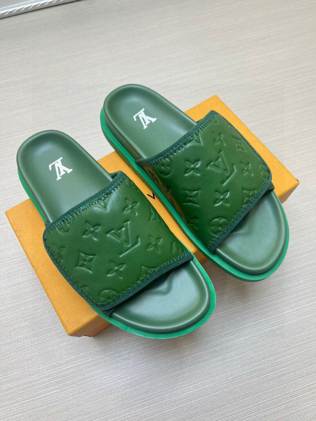 5QE5ZDE Stylish Slippers