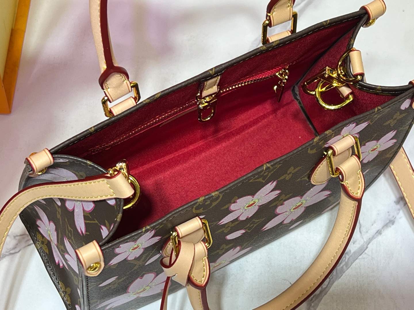 2WE42BDE Stylish leather bag