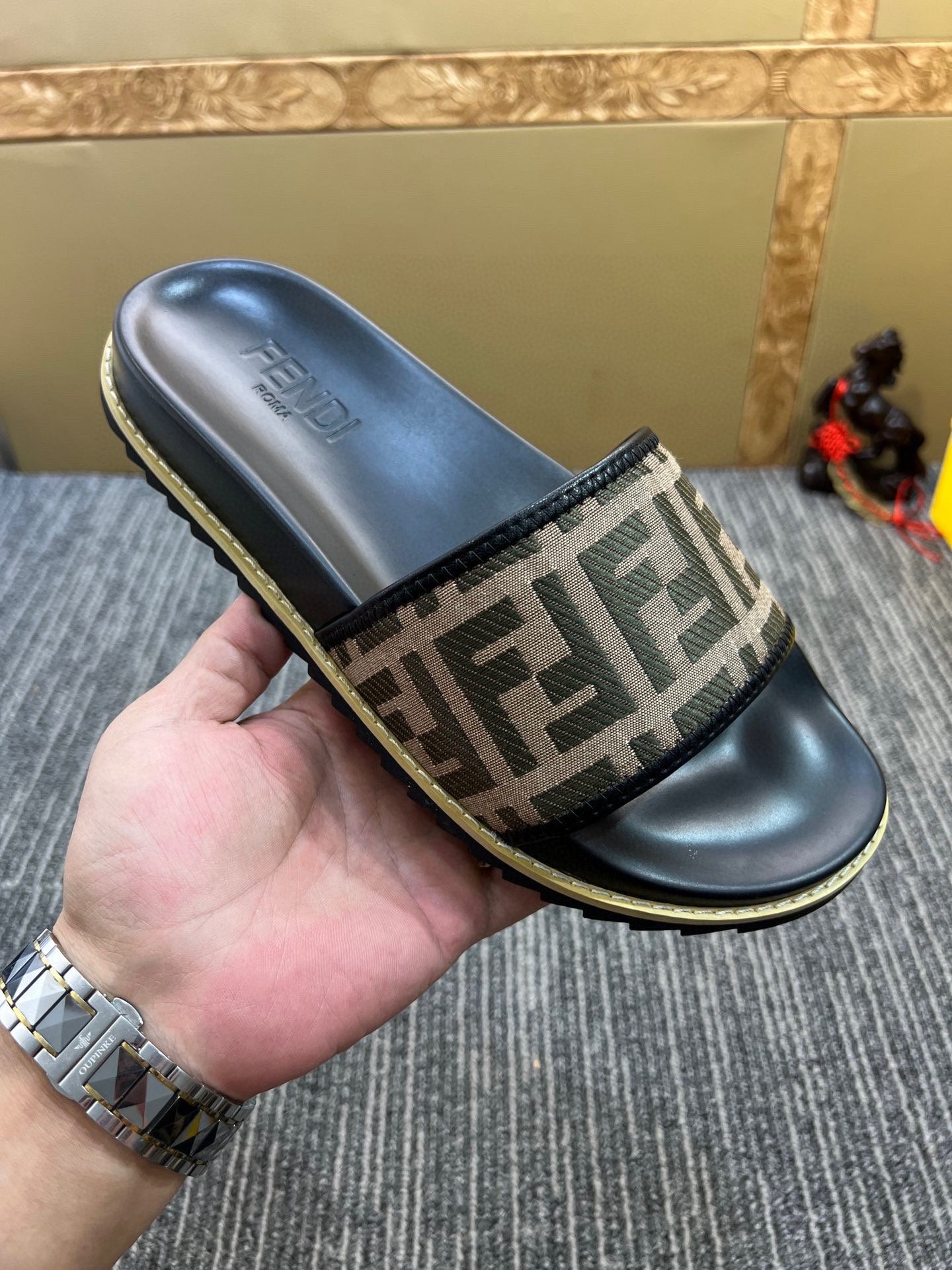 5XF105ZDE Stylish Slippers