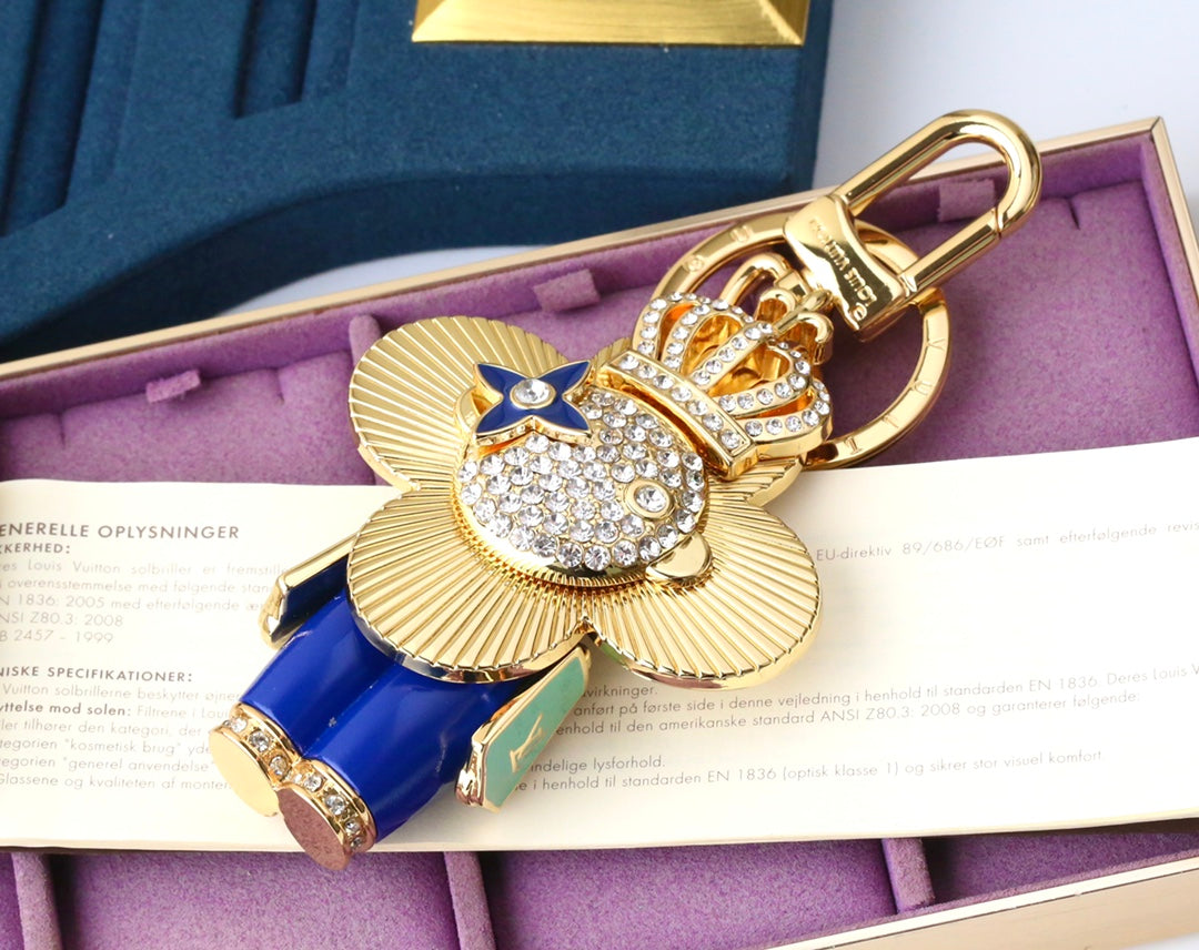 14E66ADE Stylish key closure