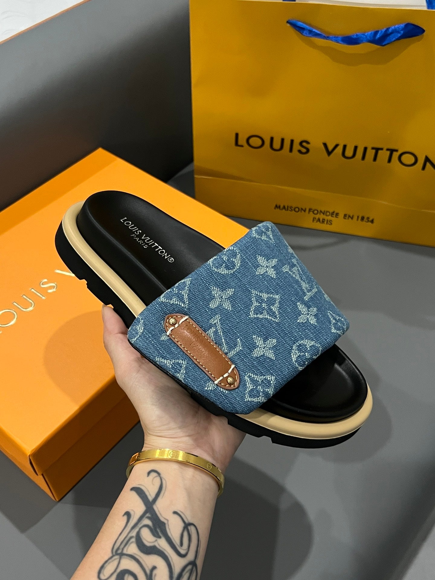 14E73ZDE Stylish Slippers