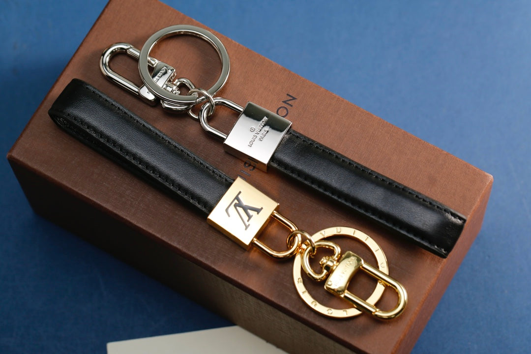 3RE28ADE Stylish key closure