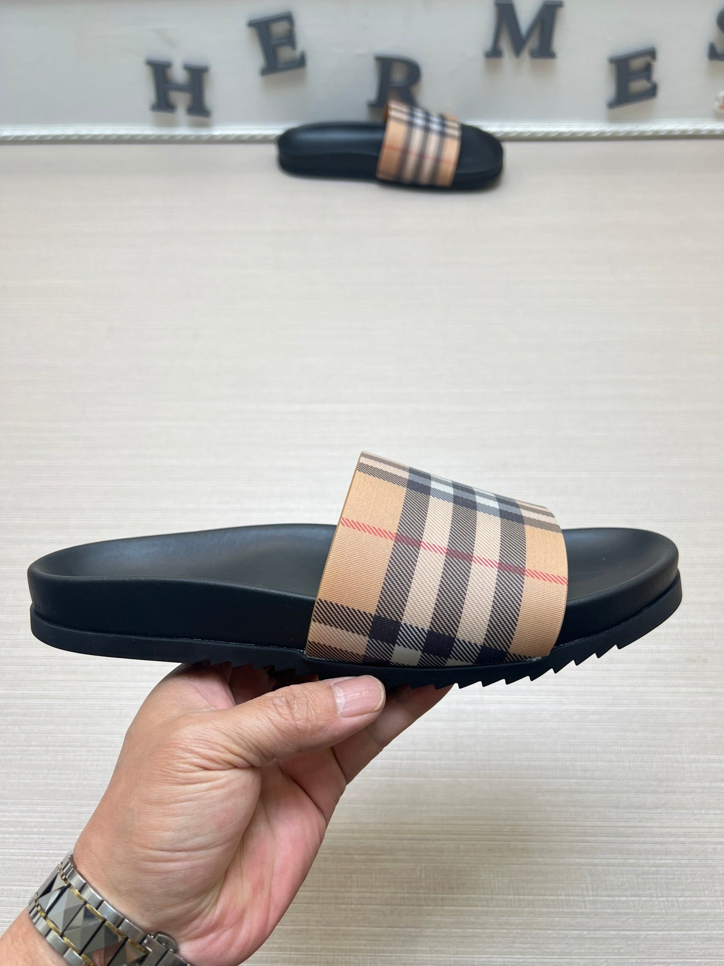 54R119ZDE Stylish slippers