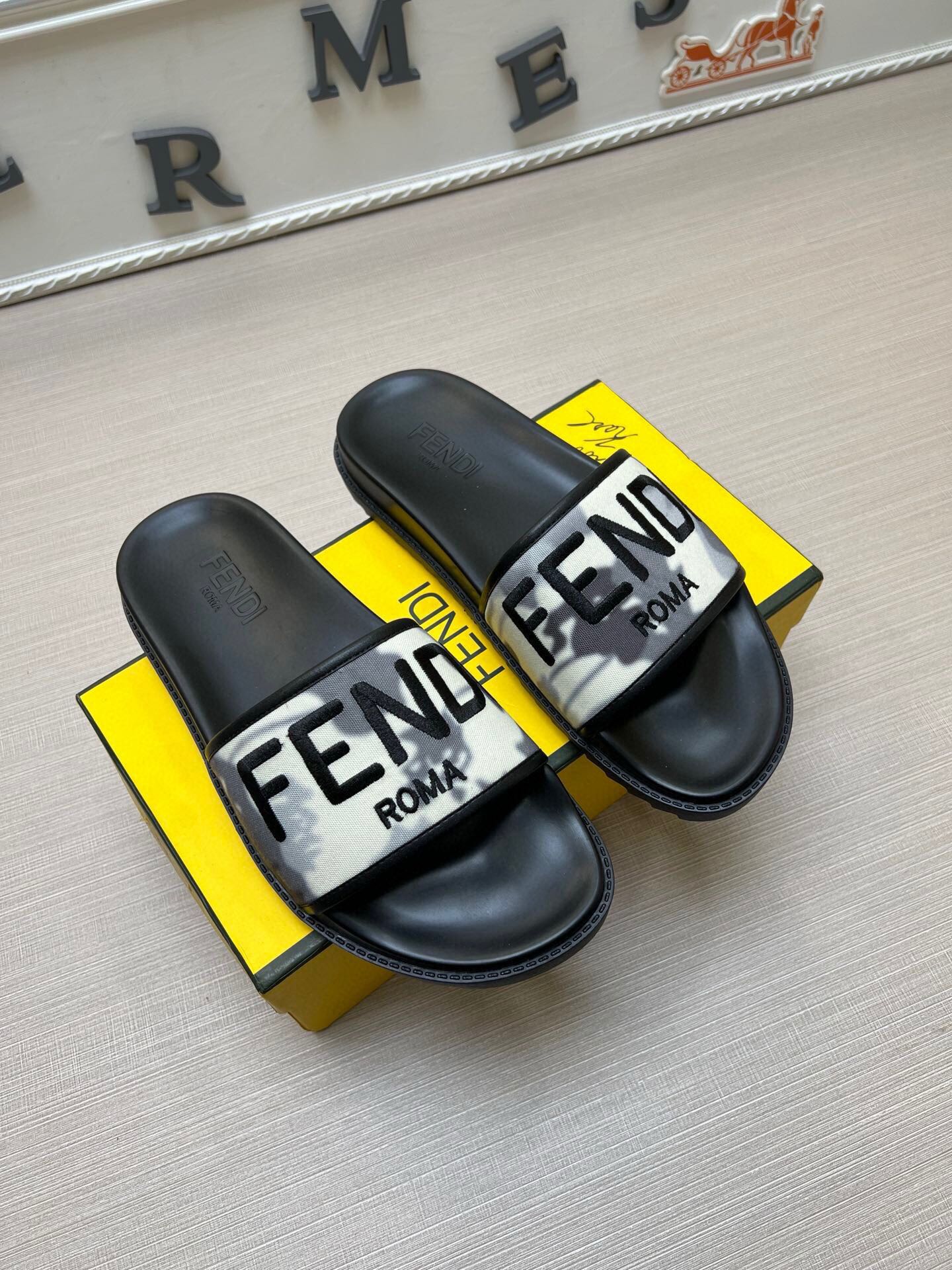 54F24ZDE Stylish slippers
