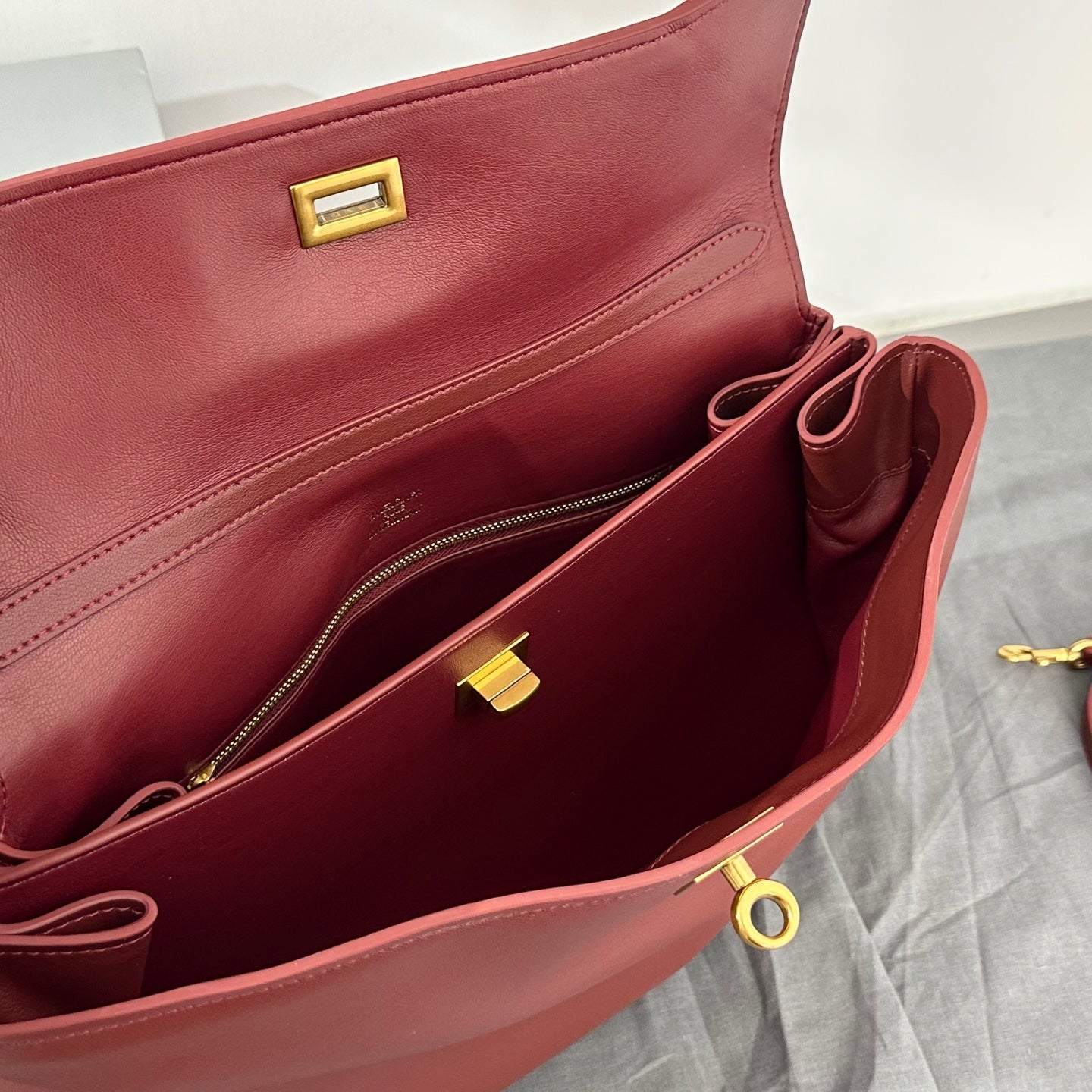 155NJ56BDE Stylish leather bag