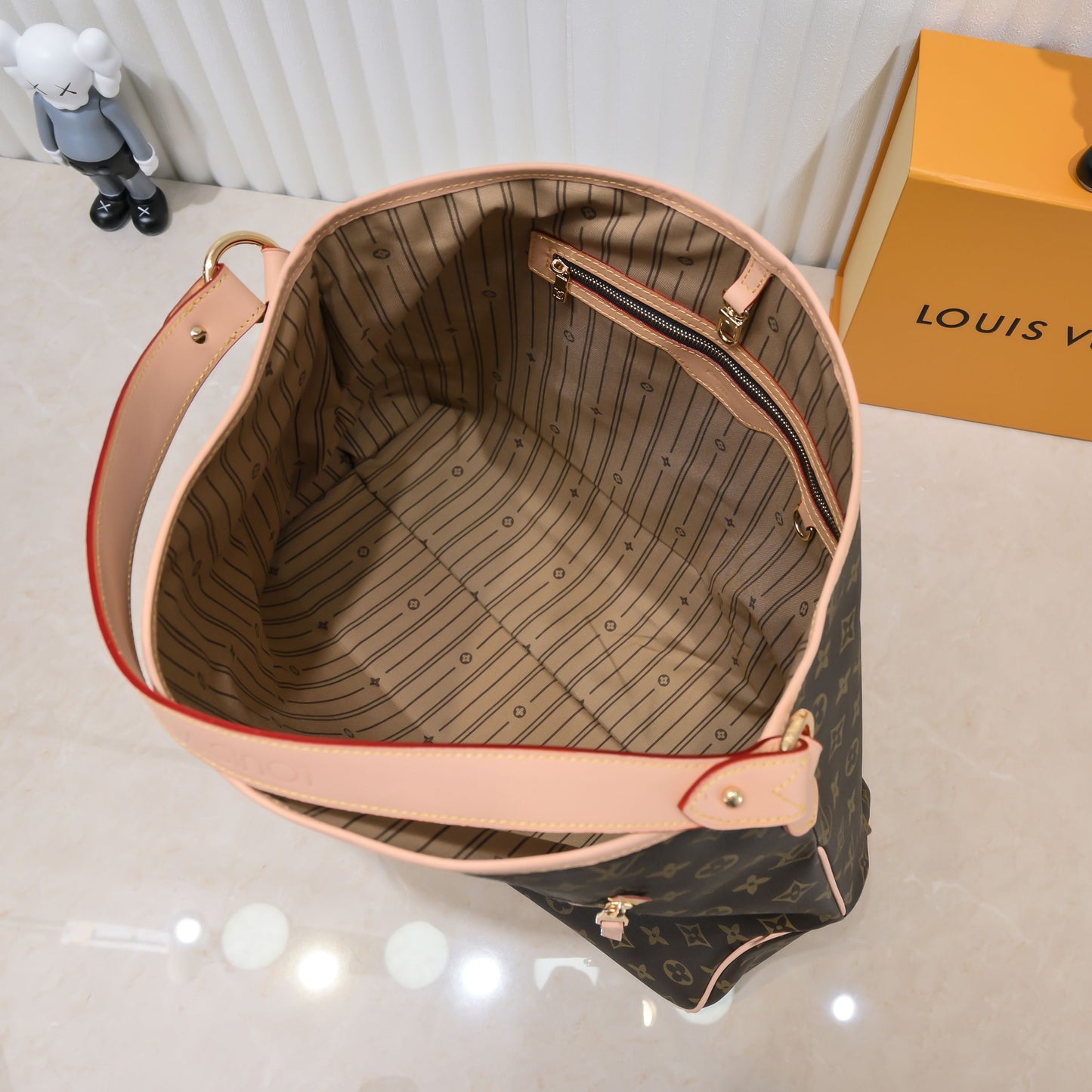 155NE29BDE Stylish leather bag