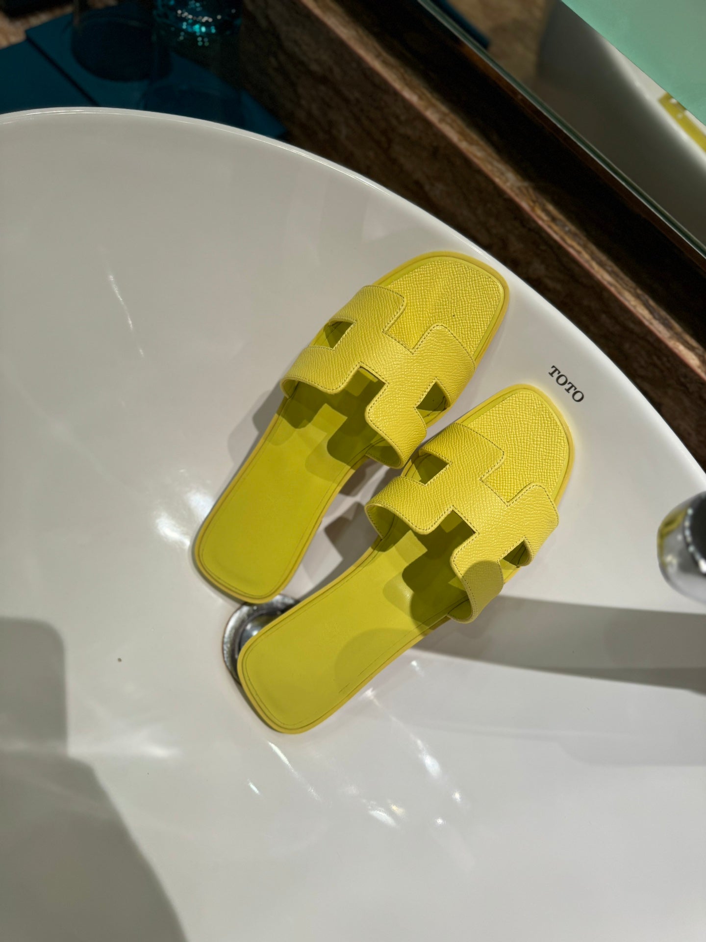 1ZH235ZDE Stylish Slippers