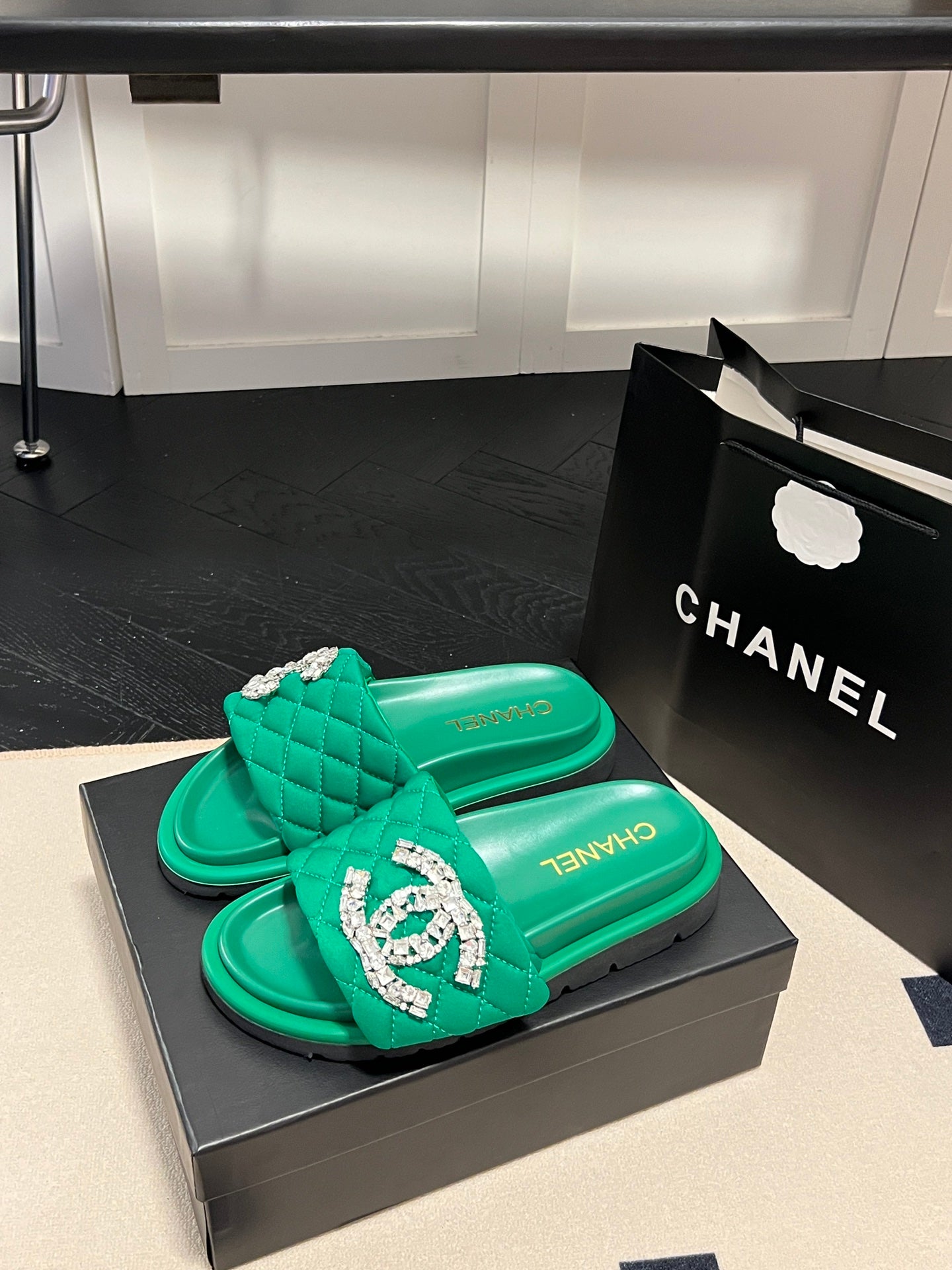 14C93ZDE Stylish Slippers