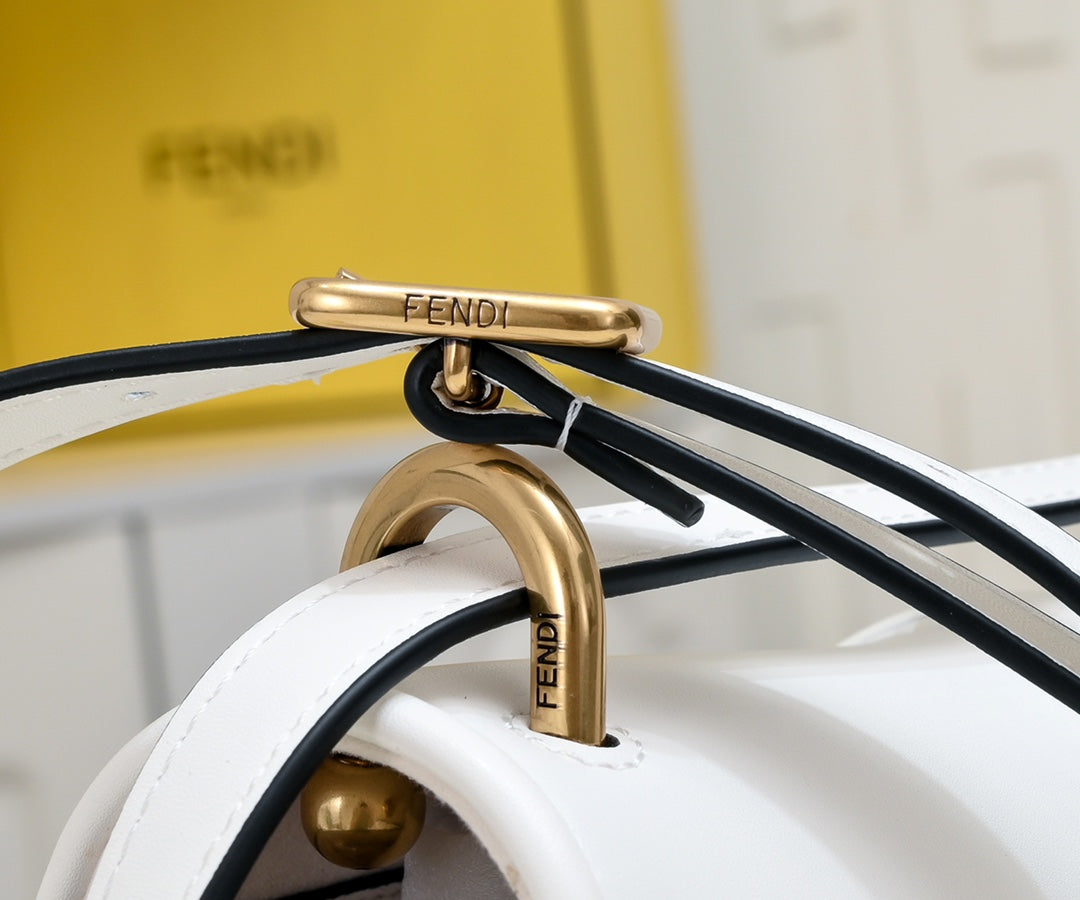 2XF89BDE Stylish leather bag 