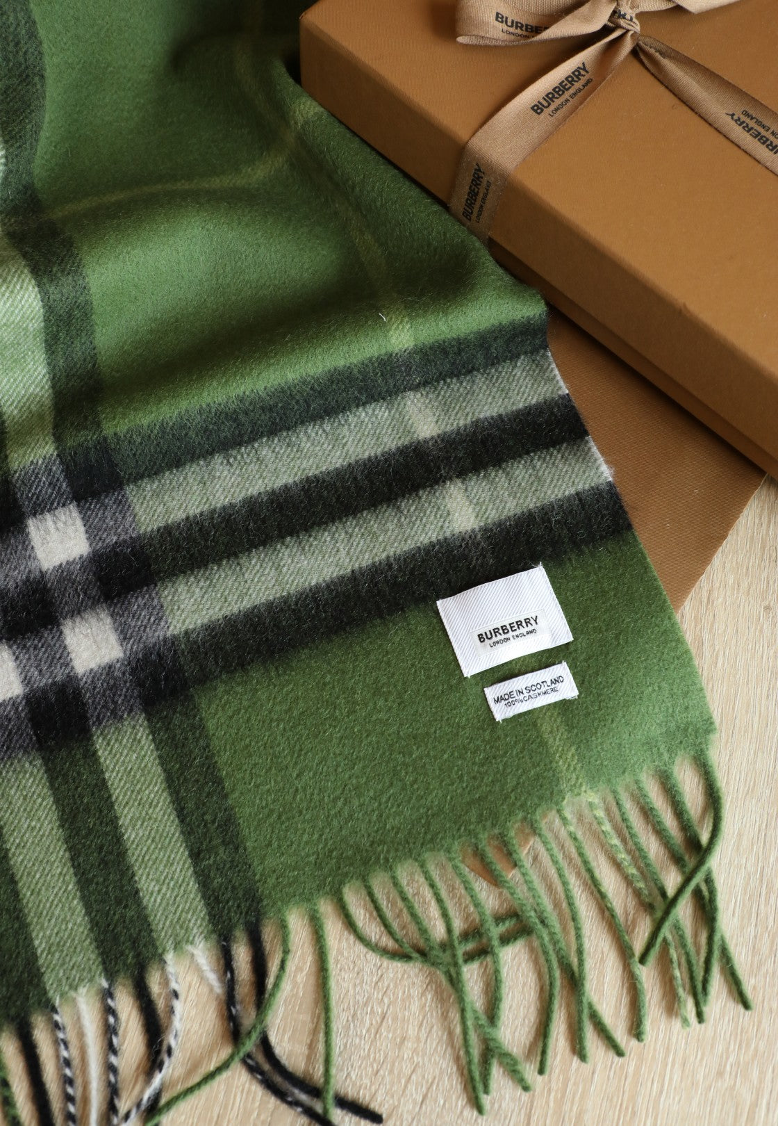 185ZR1WDE Stylish Winter Scarves