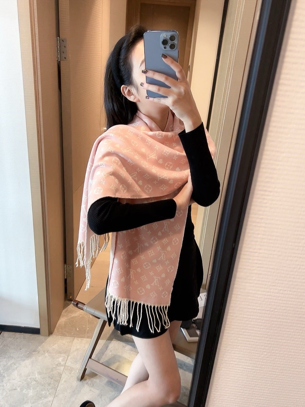185ZE8WDE Stylish Winter Scarves