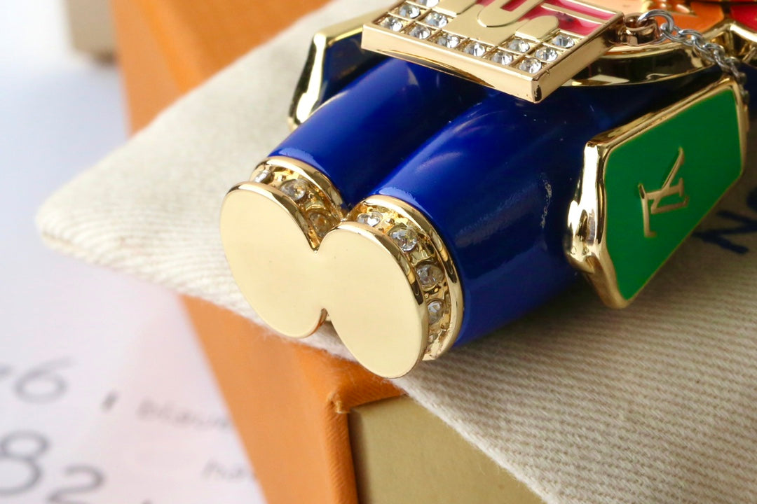 14E66ADE Stylish key closure