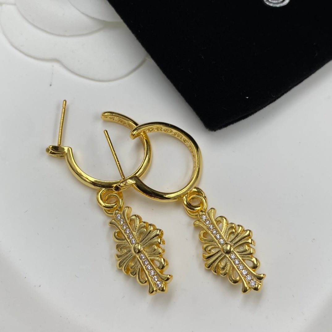 15QA1EDE Stylish Earrings