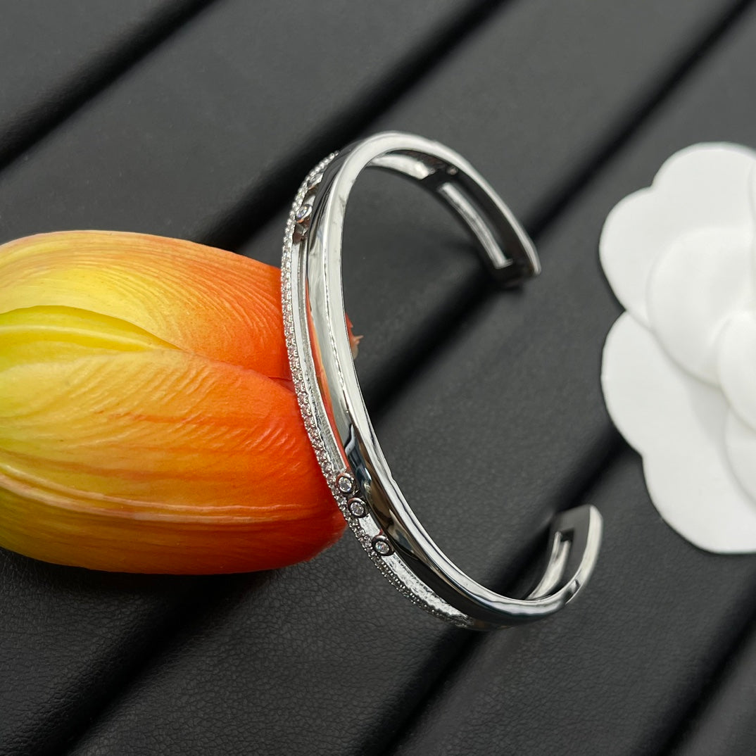 14A762KDE Stylish Bracelets