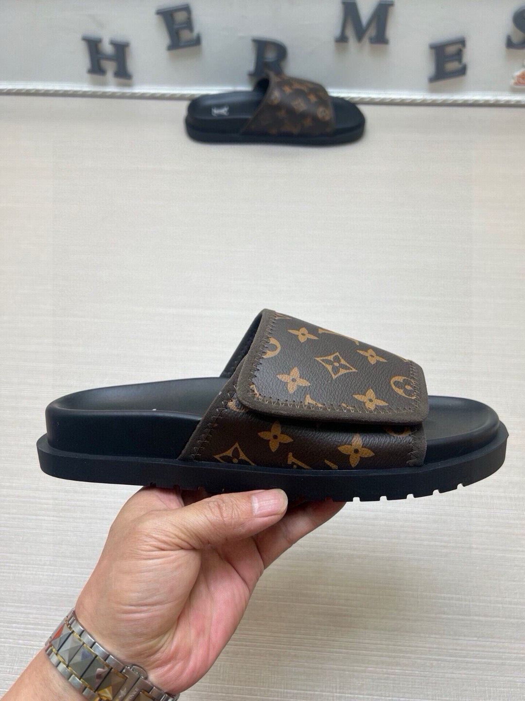 5QE5ZDE Stylish Slippers