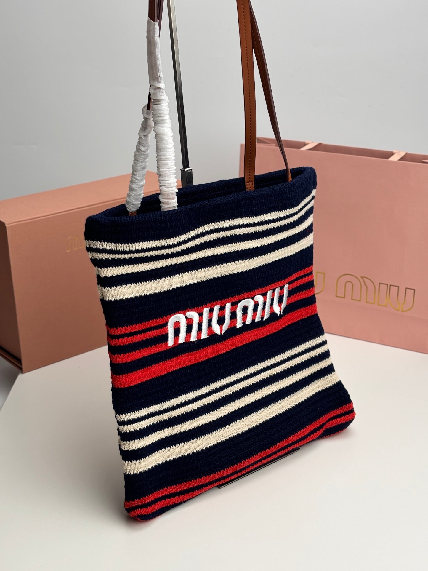 1XA77BDE Stylish Woven Bag