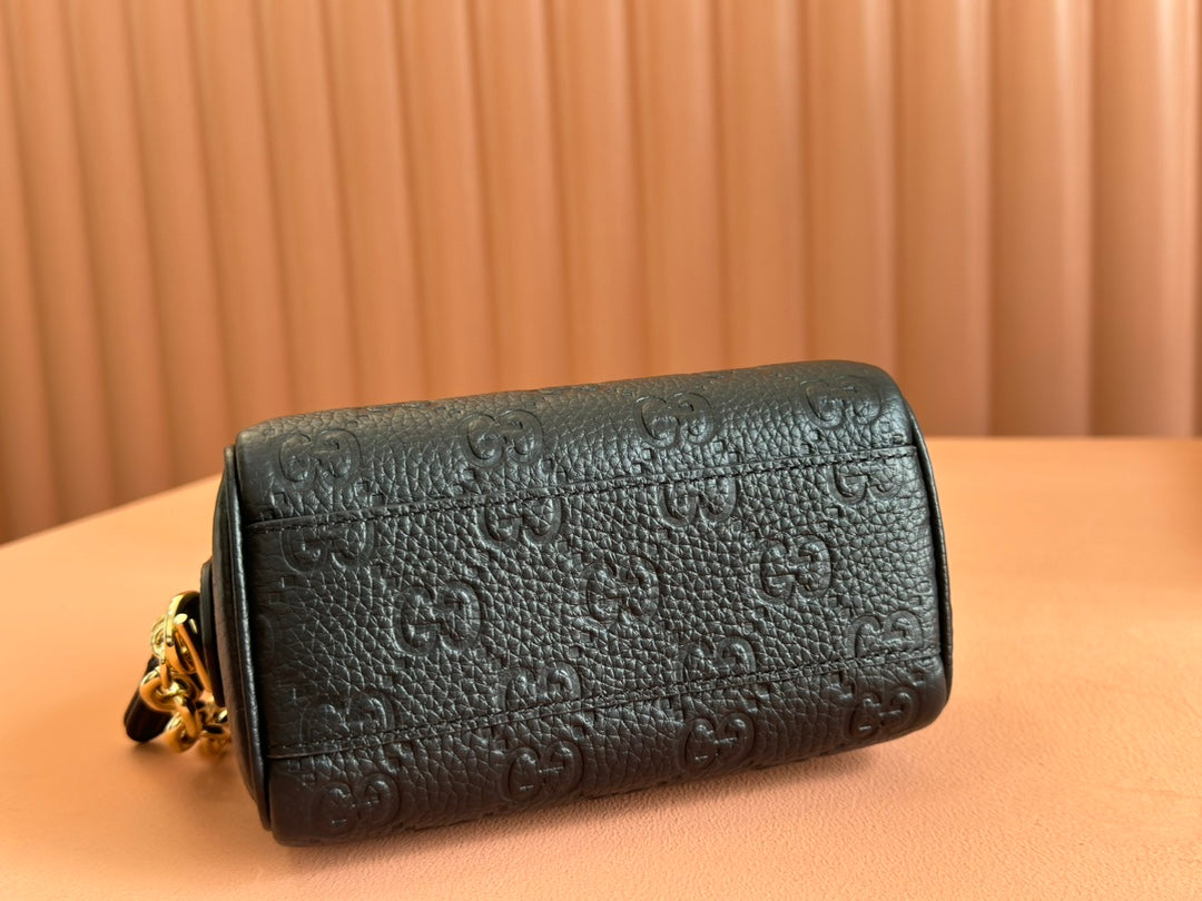 155NB69BDE Stylish leather bag