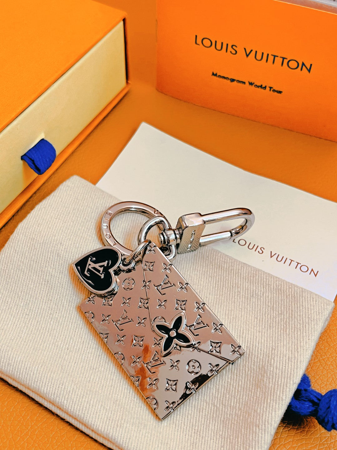 14E28ADE Stylish key closure