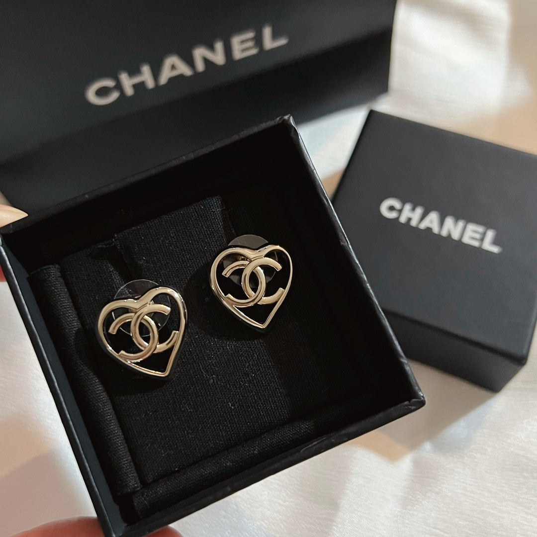 14C218EDE Stylish Earrings