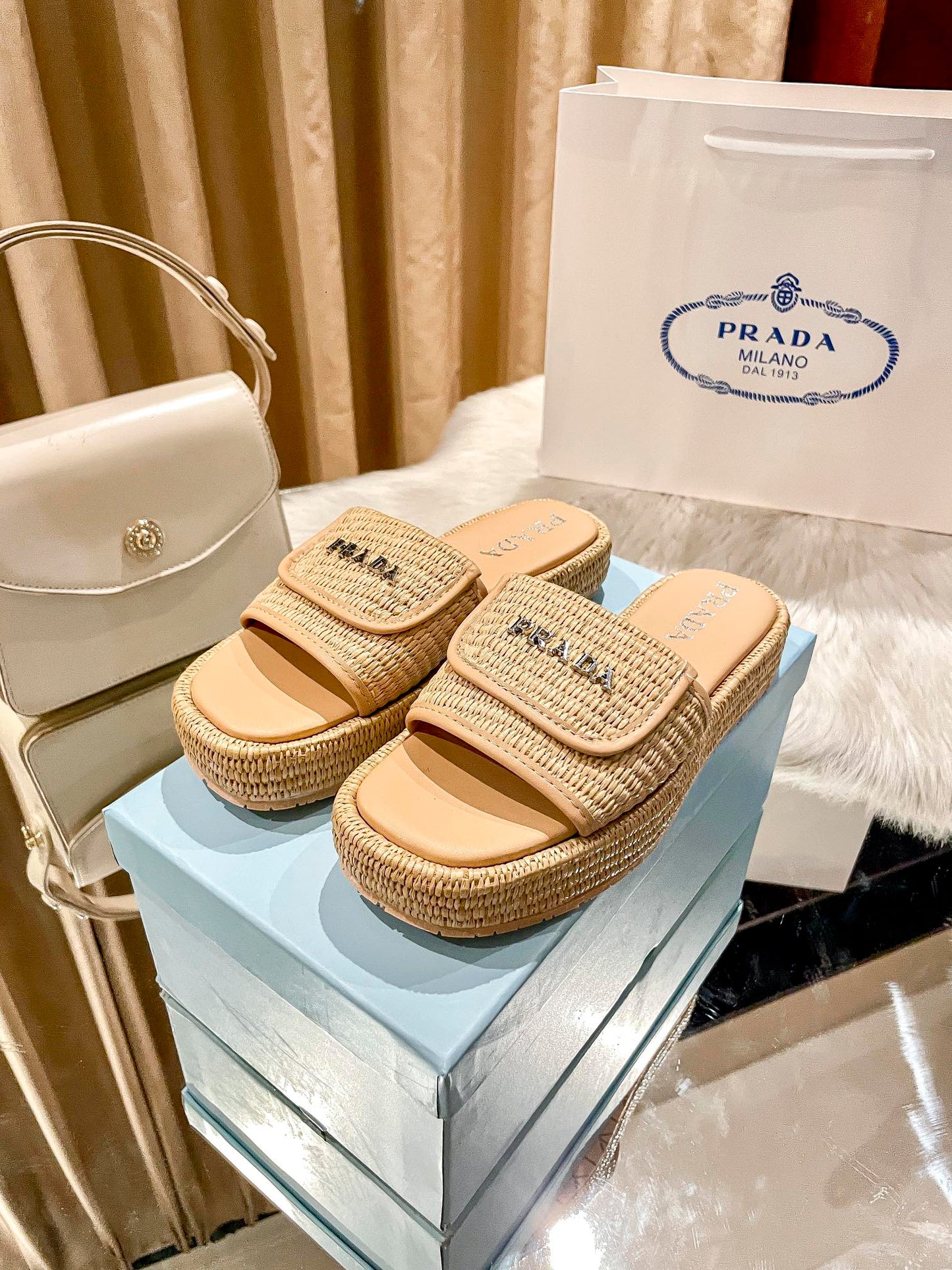 14PD176ZDE Stylish Slippers