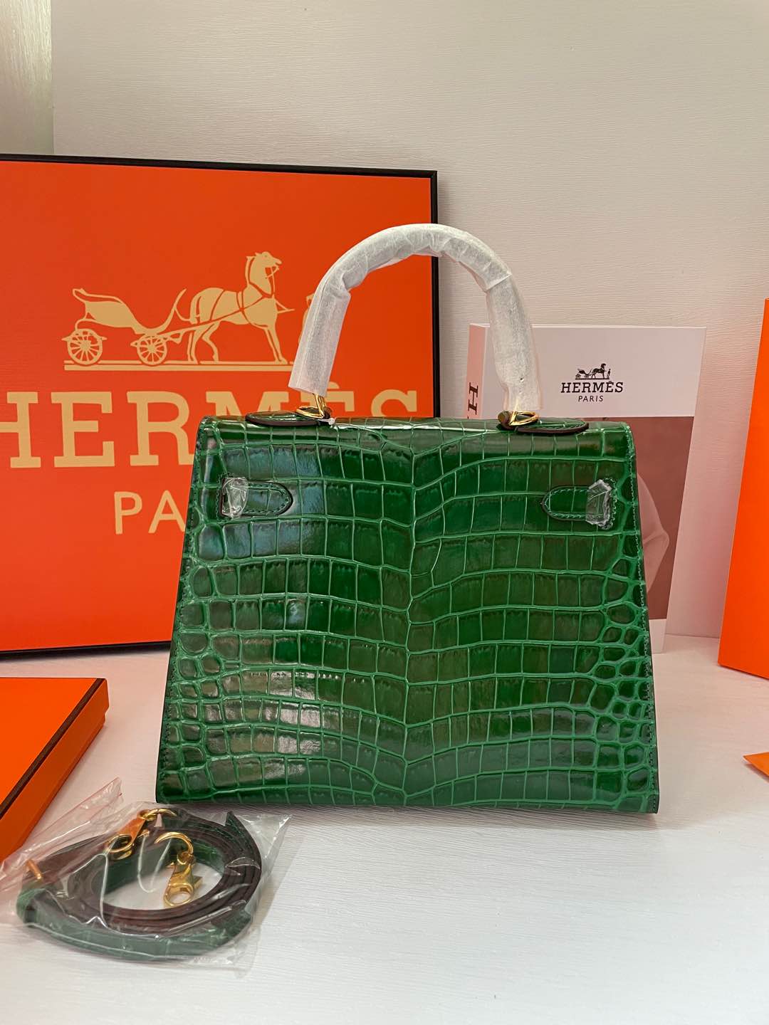 2WH28BDE Stylish leather bag