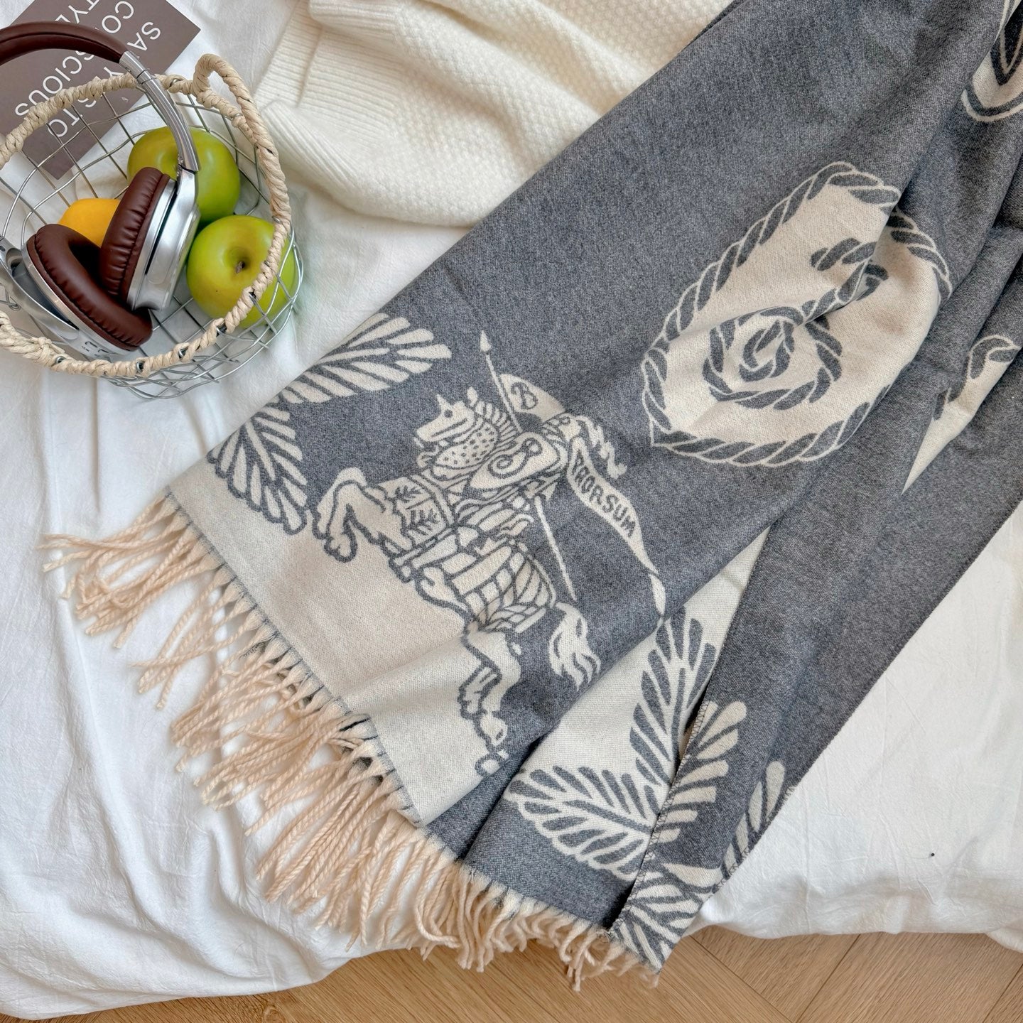 185ZR37WDE Stylish Winter Scarves