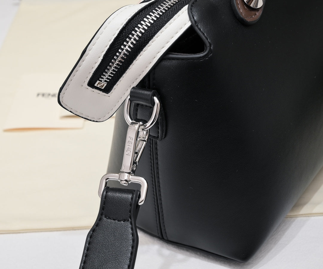 2XF132BDE Stylish leather bag 