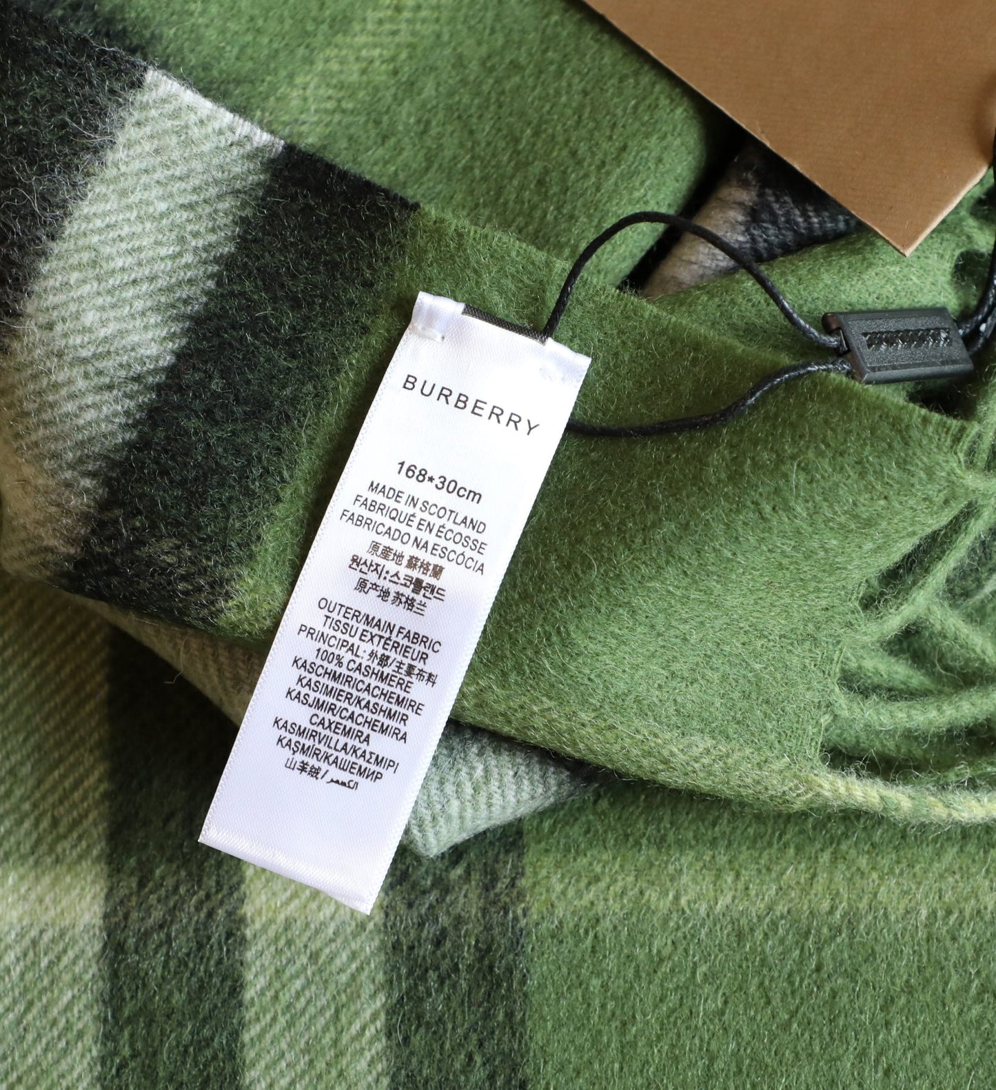 185ZR1WDE Stylish Winter Scarves