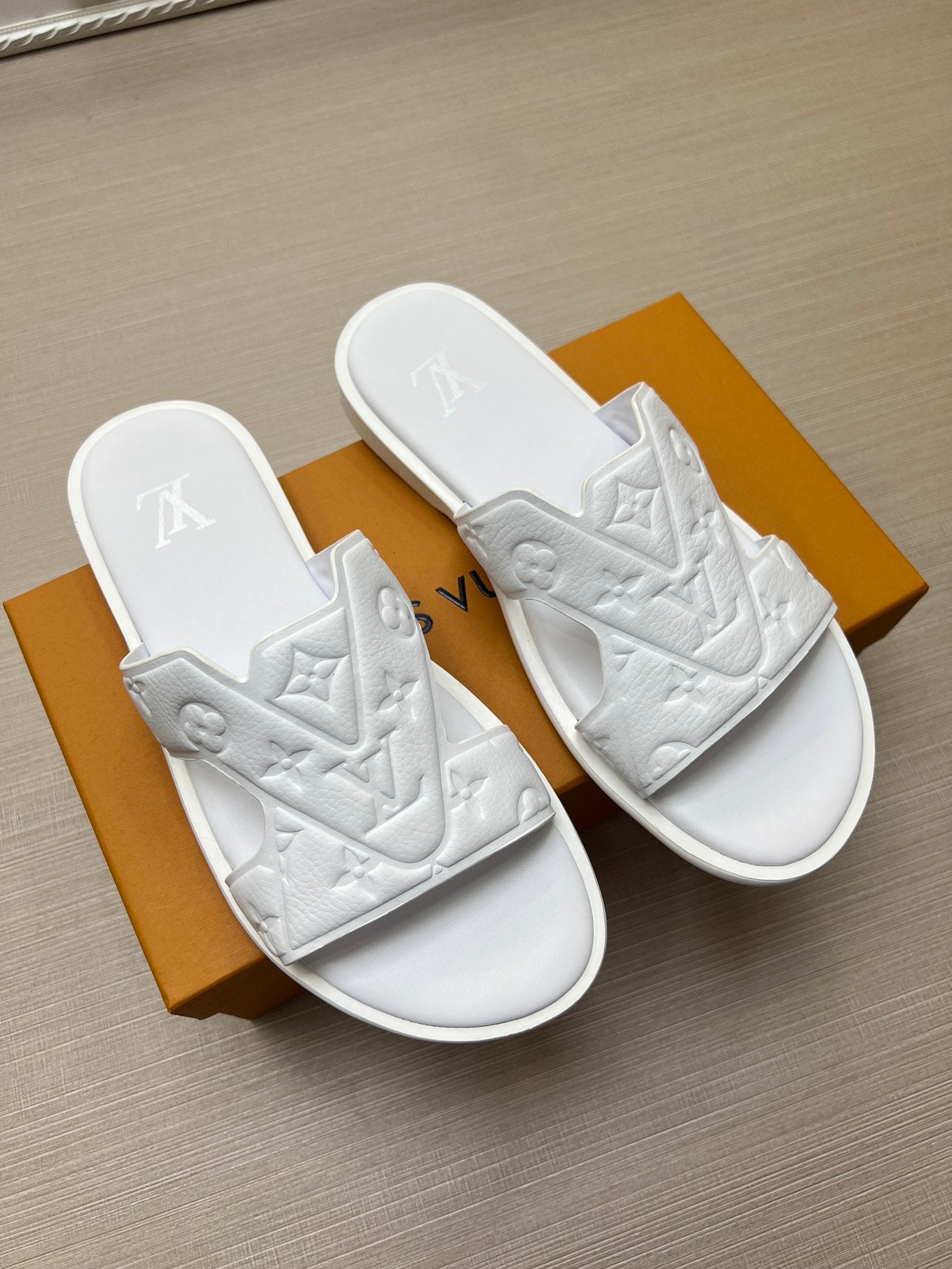 54E22ZDE Stylish slippers