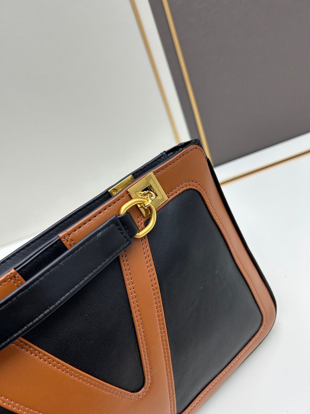 2WVL47BDE Stylish leather bag