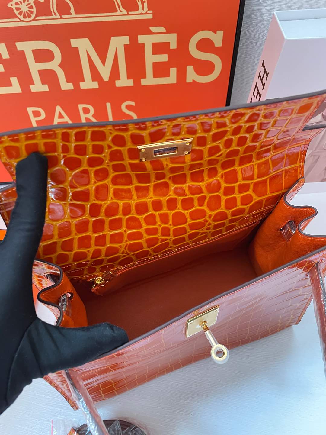 2WH28BDE Stylish leather bag