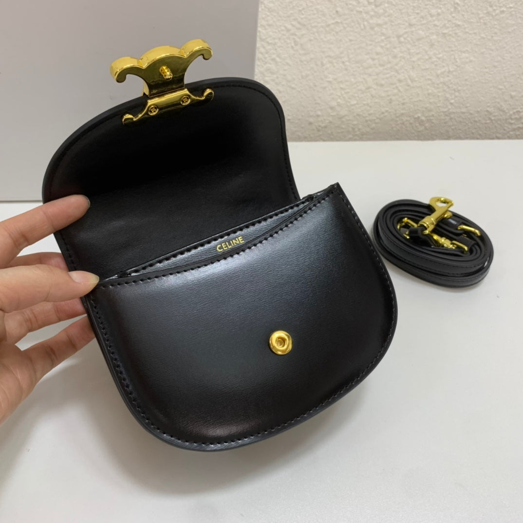 1XCL40BDE Stylish leather bag 