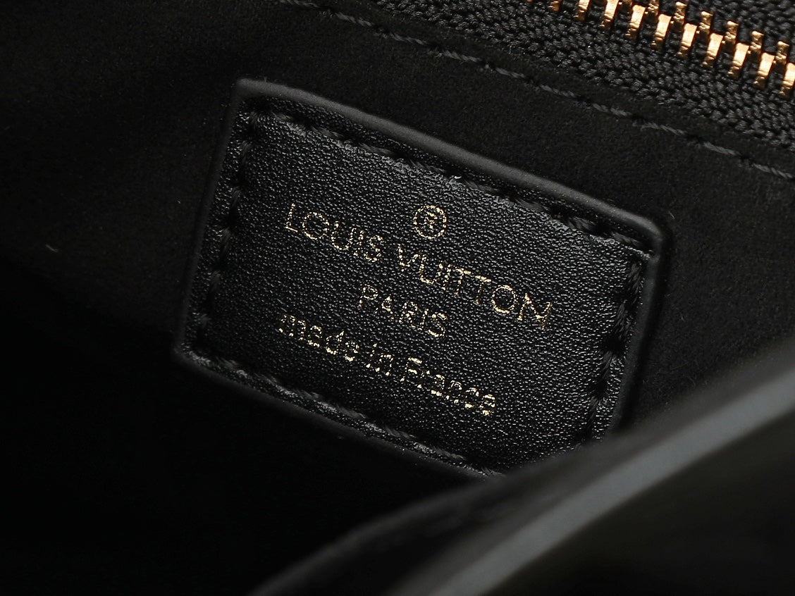 1WE93BDE Stylish leather bag