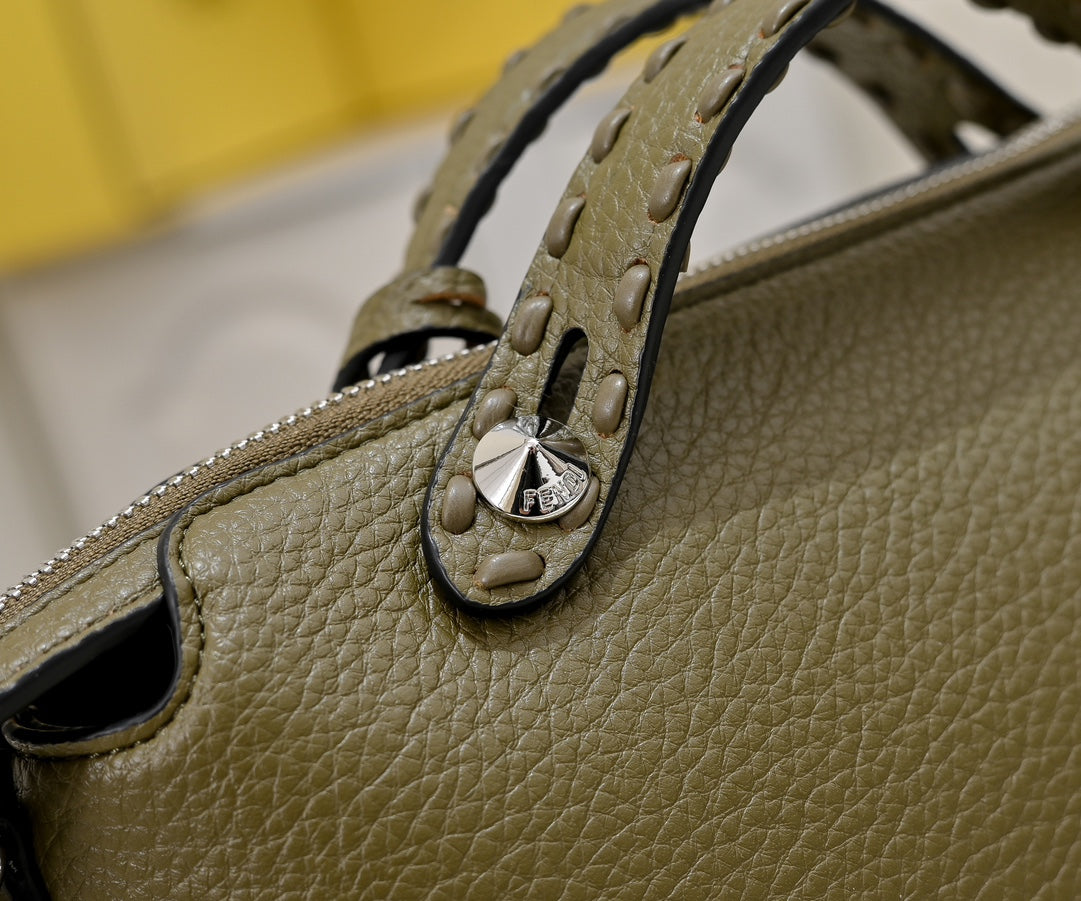 1WF109BDE Stylish leather bag