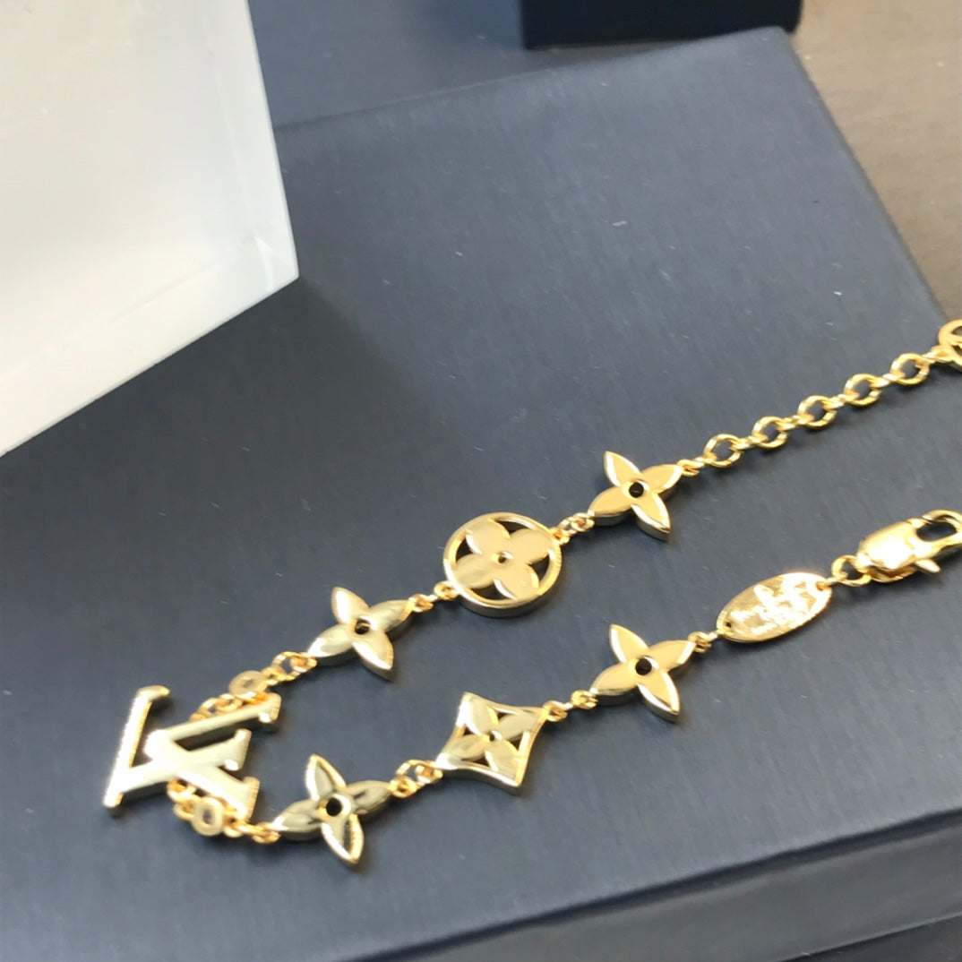 1E39EDE Stylish Bracelets