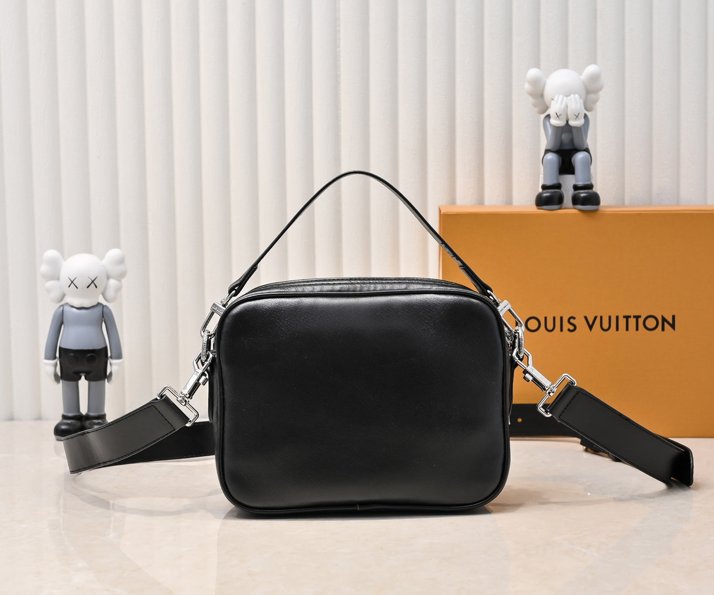 2WE7BDE Stylish leather bag