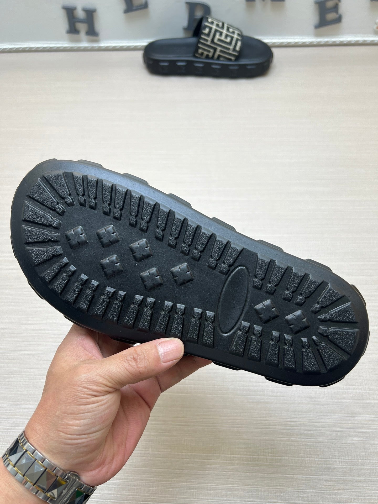 54A110ZDE Stylish slippers