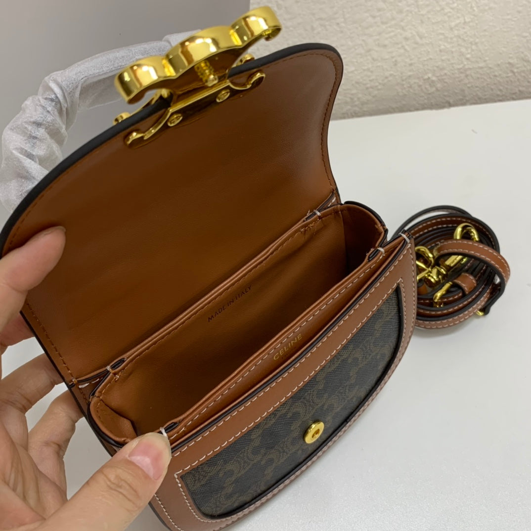 1XCL40BDE Stylish leather bag 