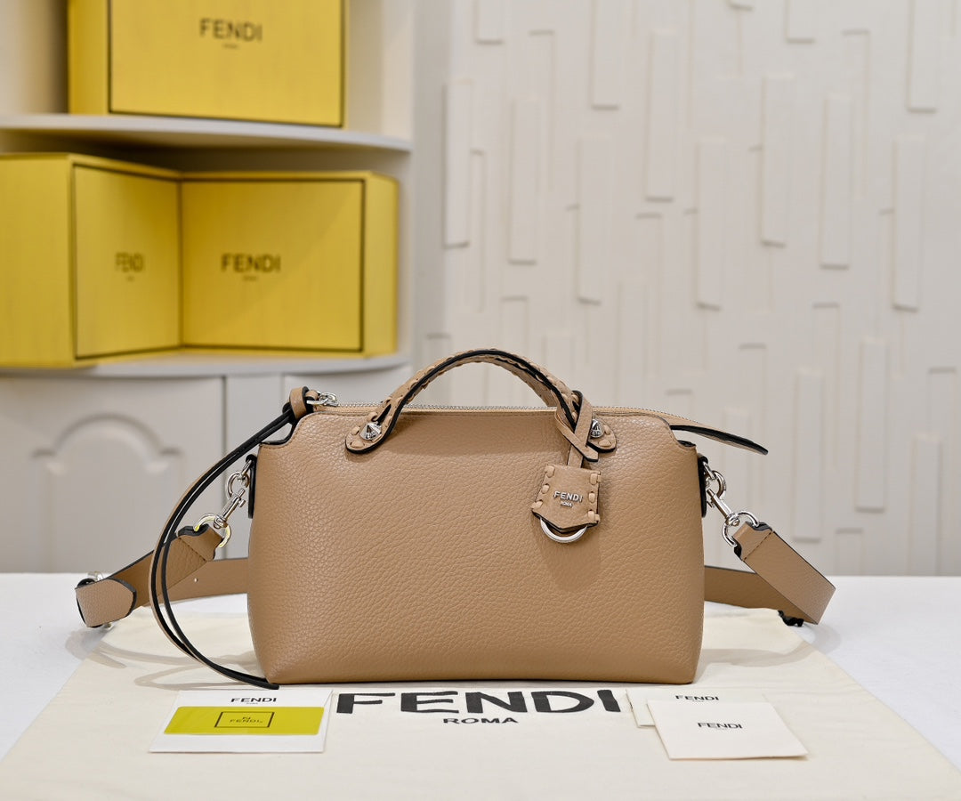1WF109BDE Stylish leather bag