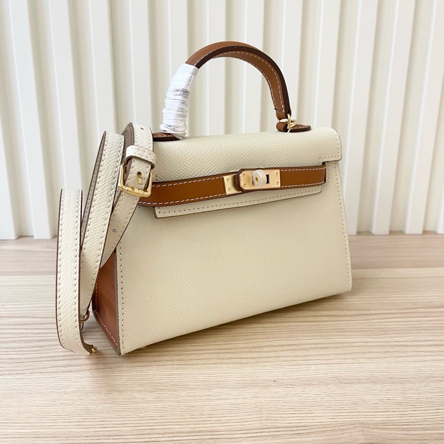 2WH25BDE Stylish leather bag