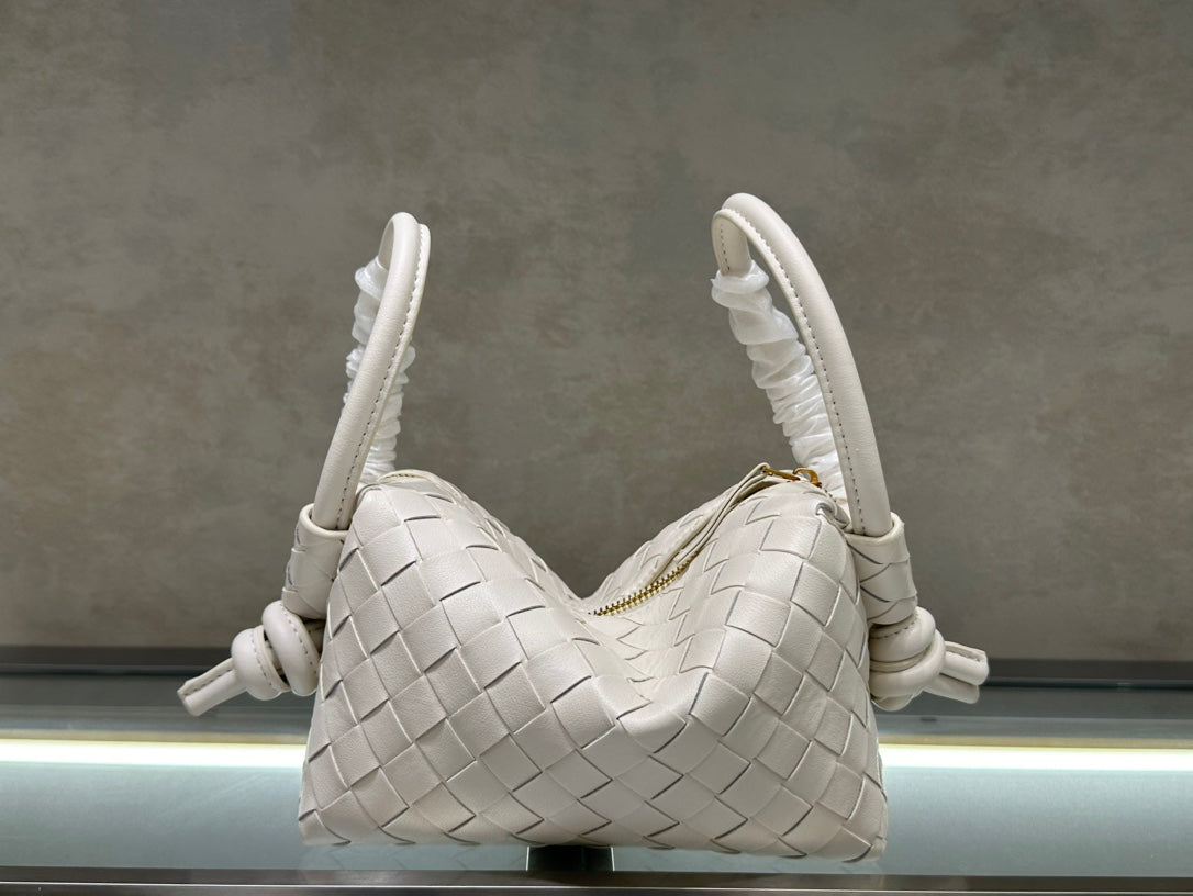 1XA84BDE Stylish leather bag