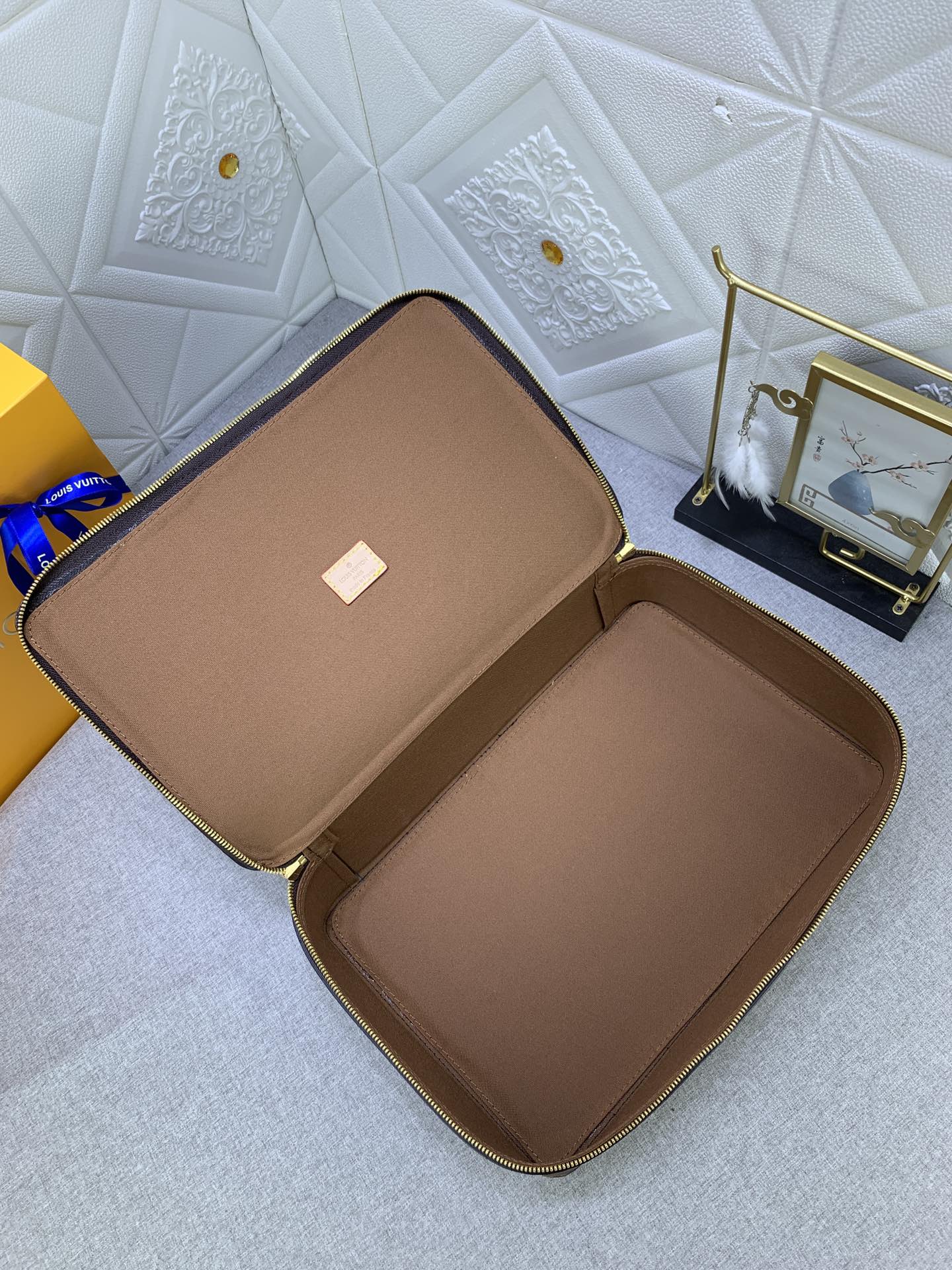 1XE272BDE Stylish leather bag 