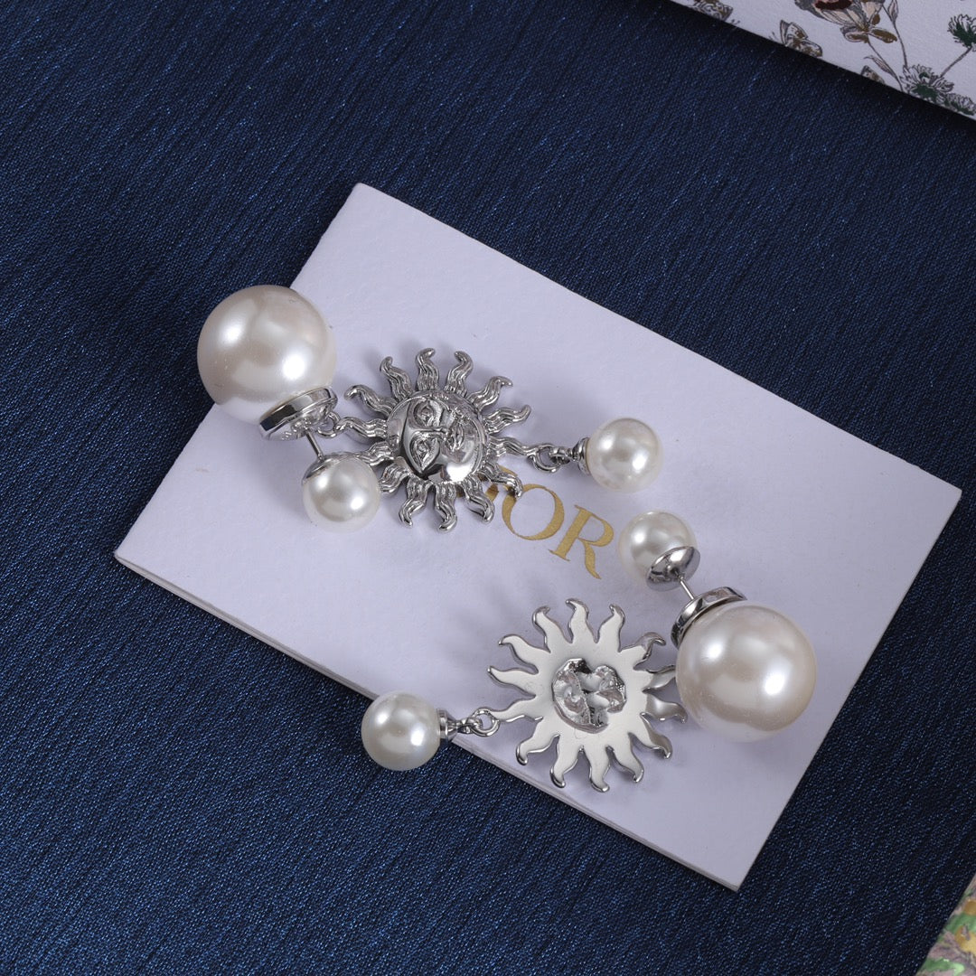 14D587EDE Stylish Earrings