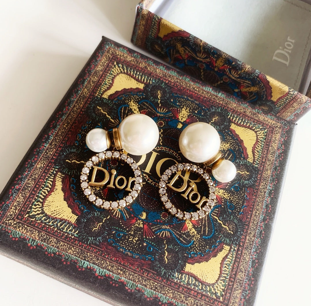 1YD419EDE Stylish Earrings