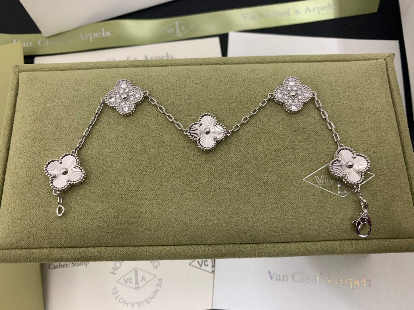 5XVA201KDE Stylish bracelets 5 flowers normal size1.5cm flower