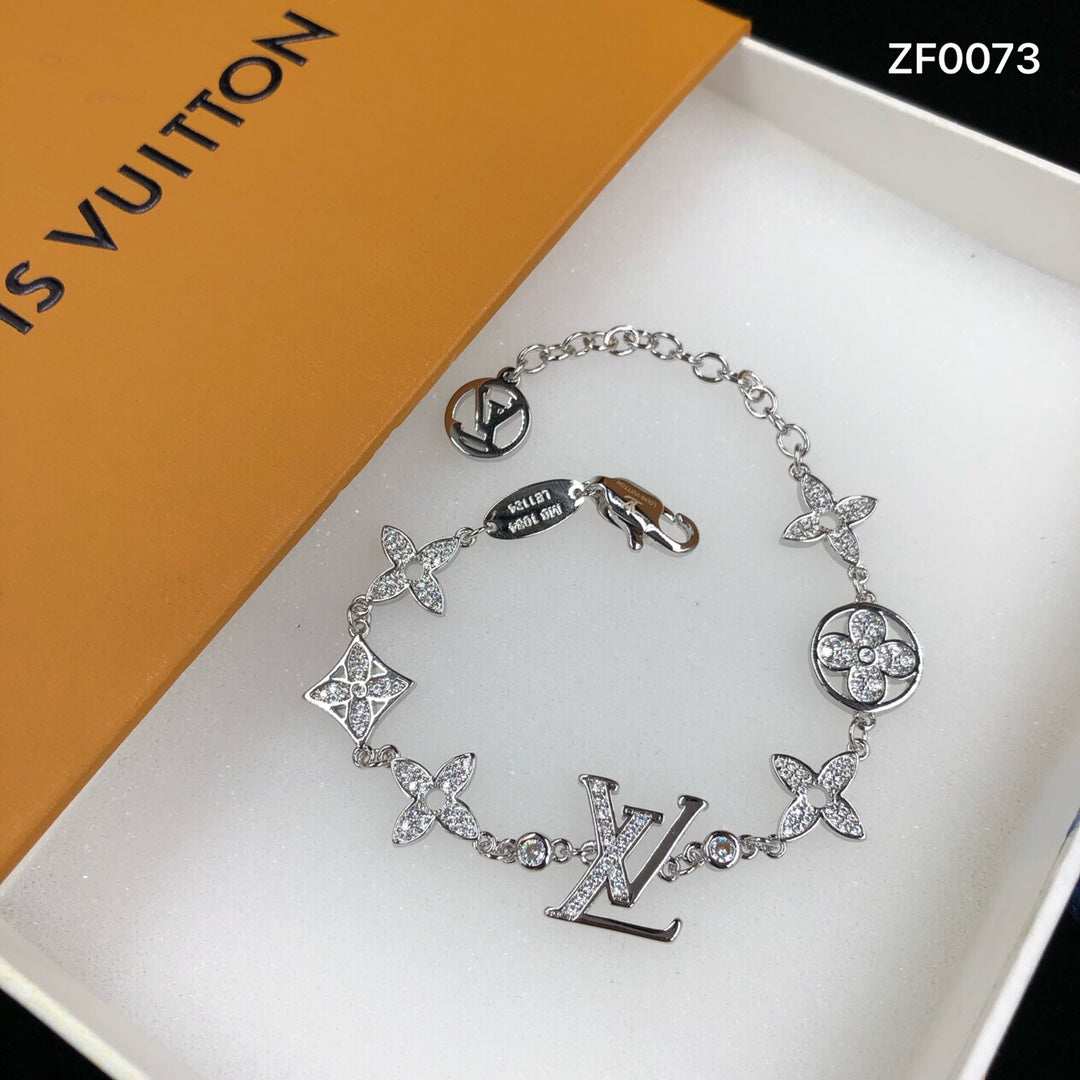 1E39EDE Stylish Bracelets