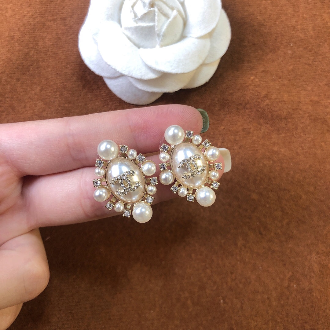 14C81EDE Stylish Earrings