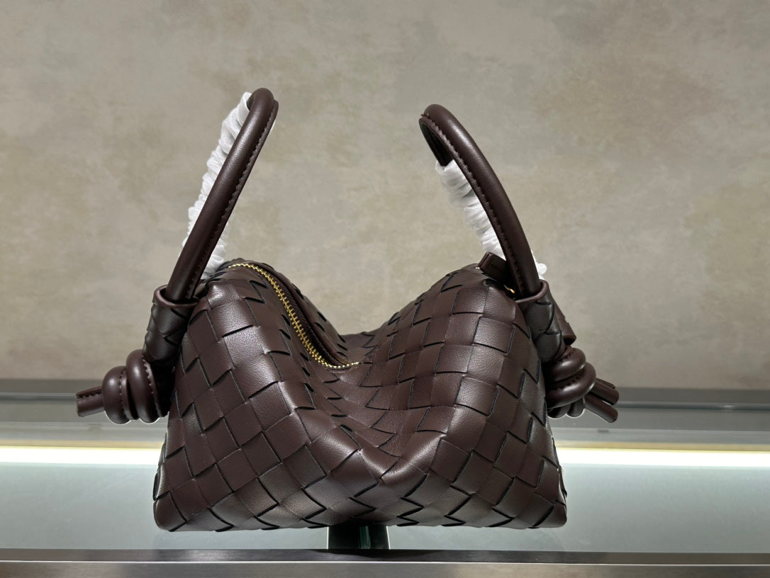 1XA84BDE Stylish leather bag