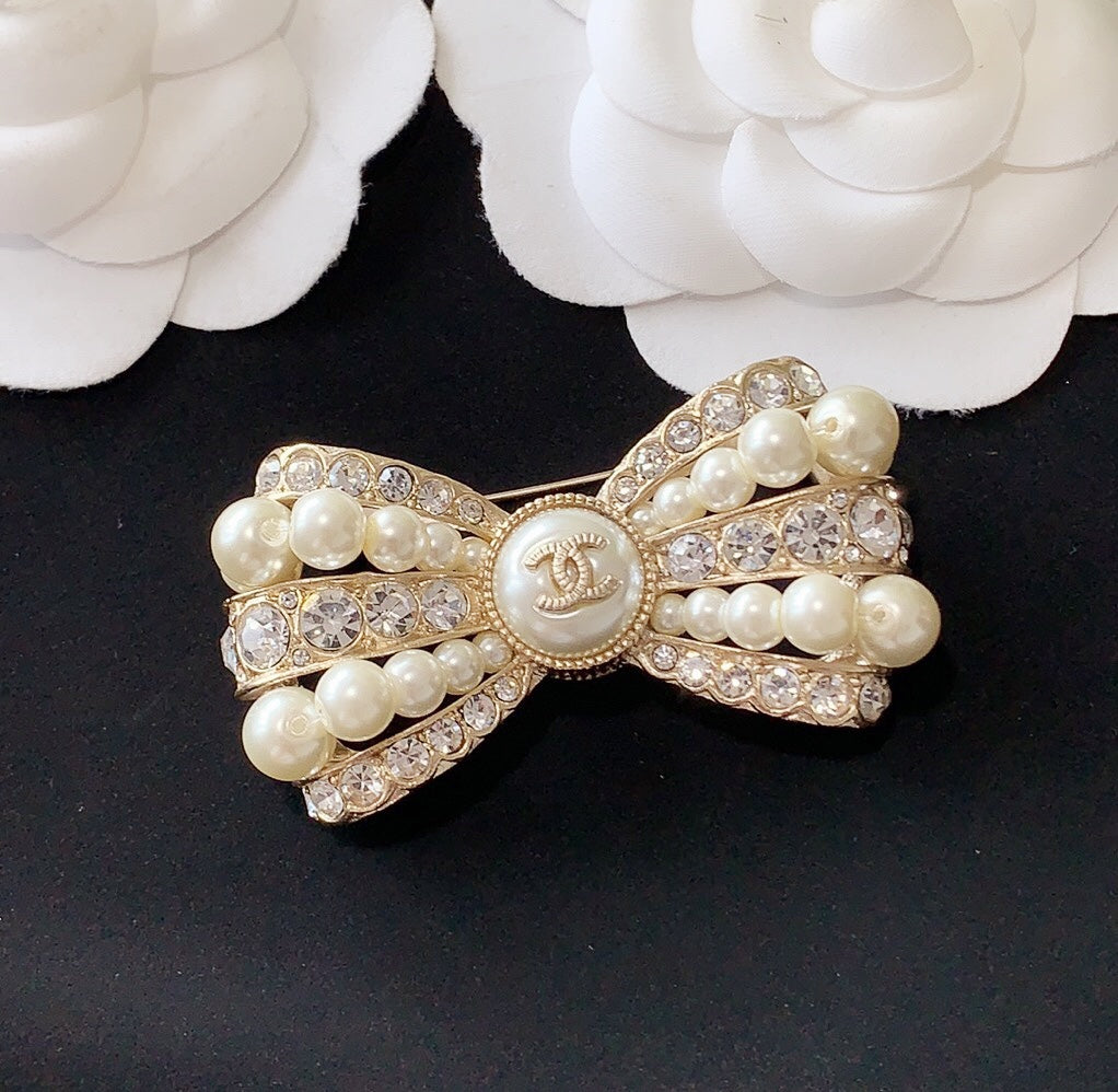 14C228XDE Stylish Brooch